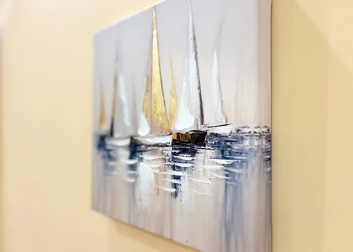 2br In Centre Apartment *